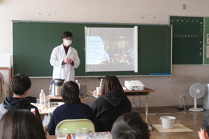 富士市立丘小学校での出張授業の様子
